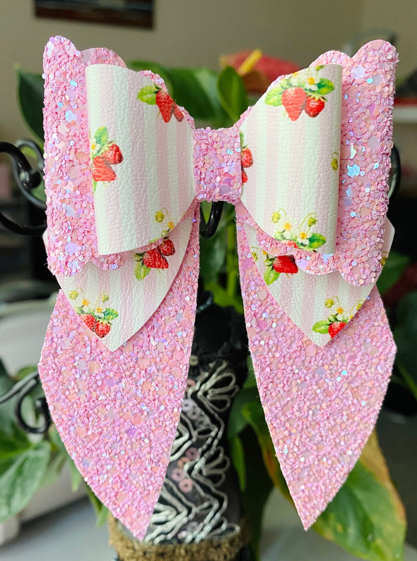 Astrid Bow (B)- Pink Strawberry
